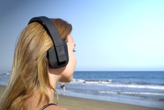 August EP650 Bluetooth Wireless Stereo Headphone Earphone With Microphone And NFC (Red) - Intl May 2018 - 5 August EP650 Bluetooth Wireless Stereo Headphone Earphone with Microphone and NFC (Red) - Intl - 5