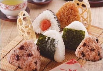 BUYINCOINS Triangle Form Mold Sushi DIY Onigiri Rice Ball Bento Press Maker Mold Tool April 2018 - 5 BUYINCOINS Triangle Form Mold Sushi DIY Onigiri Rice Ball Bento Press Maker Mold Tool - 5