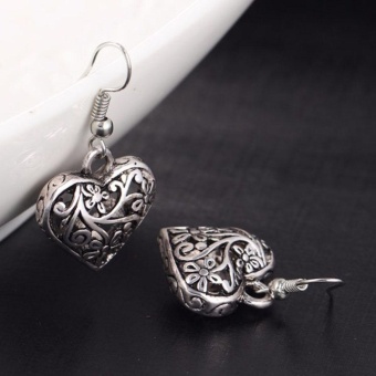 Retro Hollow Carved Heart Shape Silver Earring Vintage Lady EarStud Women Carving Design Jewelry Gift Accessories 1 Pair - Intl June 2018 - 2 Retro Hollow Carved Heart Shape Silver Earring Vintage Lady EarStud Women Carving Design Jewelry Gift Accessories 1 Pair - intl - 2