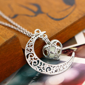 Women Love Pendant Necklace Moon And Heart Pattern Fashion Jewellery Accessories (Deep Blue) June 2018 - 5 Women Love Pendant Necklace Moon and Heart Pattern Fashion Jewellery Accessories (Deep Blue) - 5